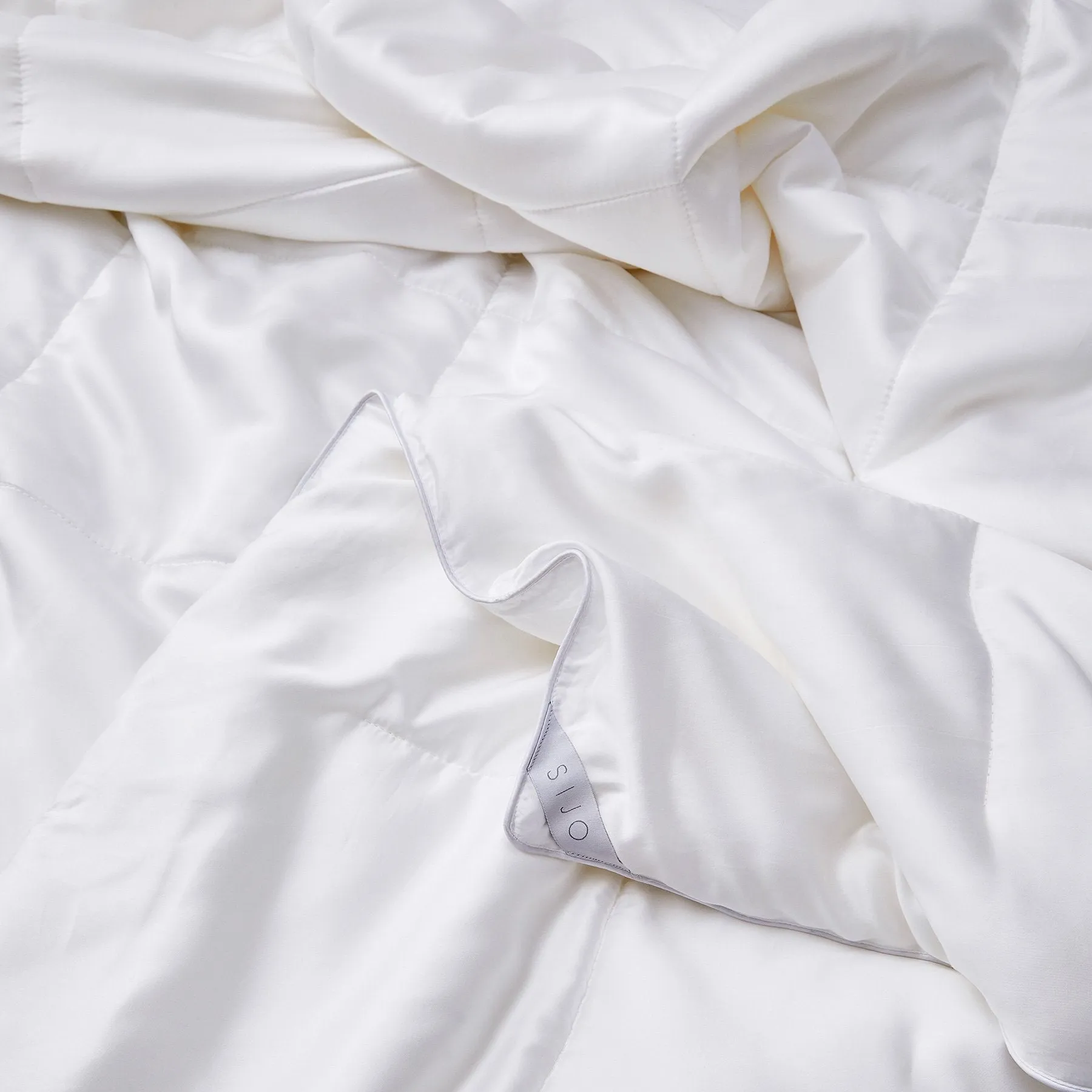 AiryWeight Eucalyptus Comforter