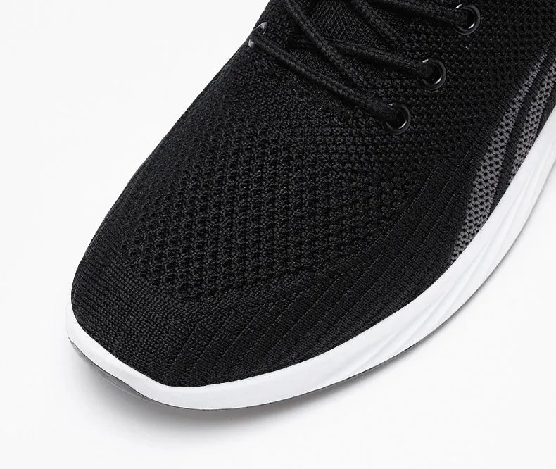 Classic Lightweight Men's Sneakers with Adjustable Features