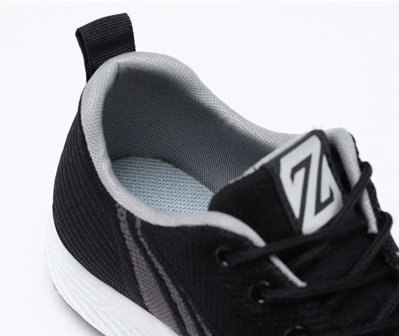 Classic Lightweight Men's Sneakers with Adjustable Features
