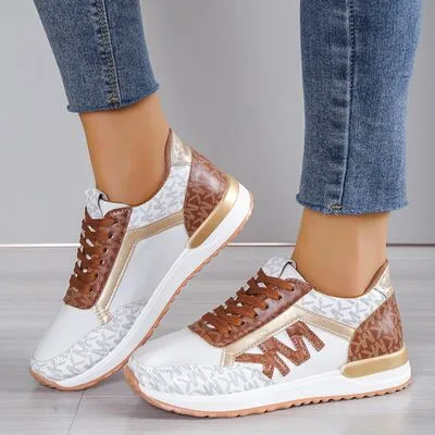 Contrasterende veterschoenen met ronde neus