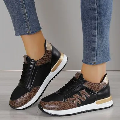 Contrasterende veterschoenen met ronde neus
