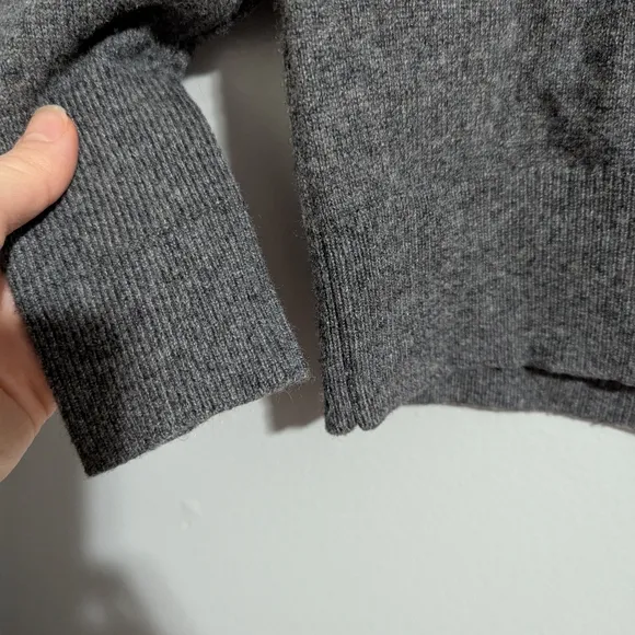 EVERLANE The Cashmere Knit Gray Turtleneck Sweater