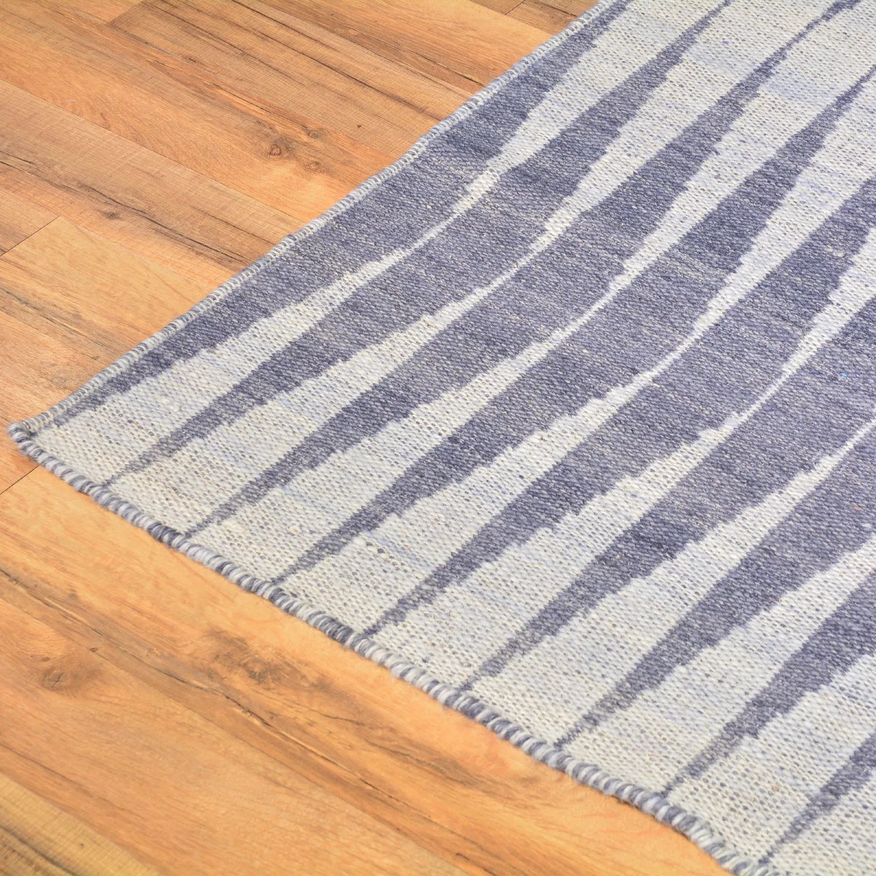 Hand-Woven Modern Reversible Handmade Kilim Wool Rug (Size 3.8 X 5.8) Brral-5136