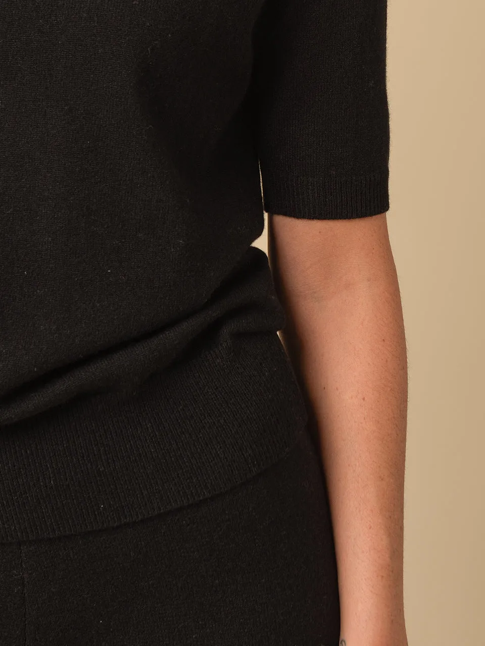 High Neck Shortsleeve_Black