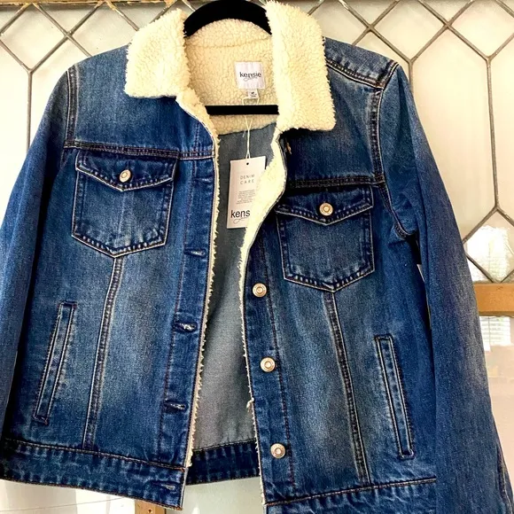 KENSIE jean jacket with faux fur collar! COZY and CUTE