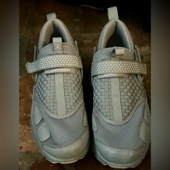 Mens Air Jordan size 9.5 Sneakers Gray