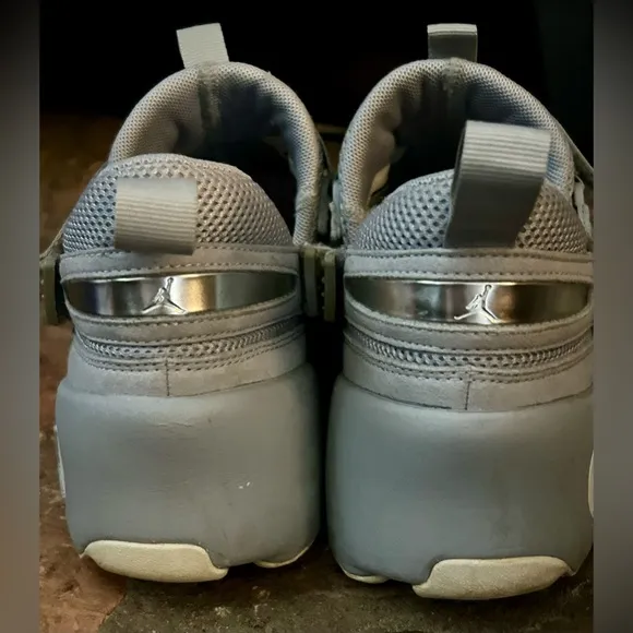 Mens Air Jordan size 9.5 Sneakers Gray