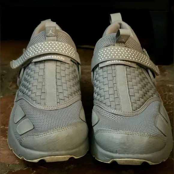 Mens Air Jordan size 9.5 Sneakers Gray