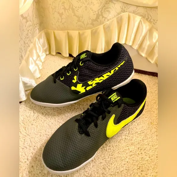NIKE ELASTICO PRO 3 TURF YOUTHS SNEAKERS