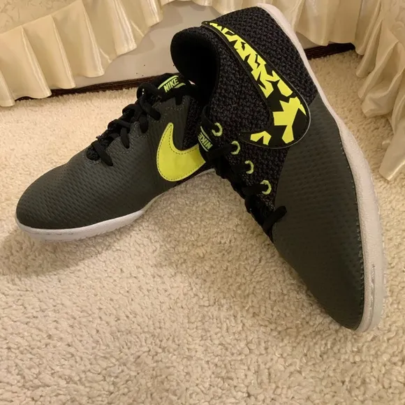 NIKE ELASTICO PRO 3 TURF YOUTHS SNEAKERS