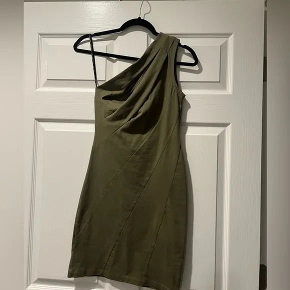 NWOT RTA ARIE DRESS SIZE 0