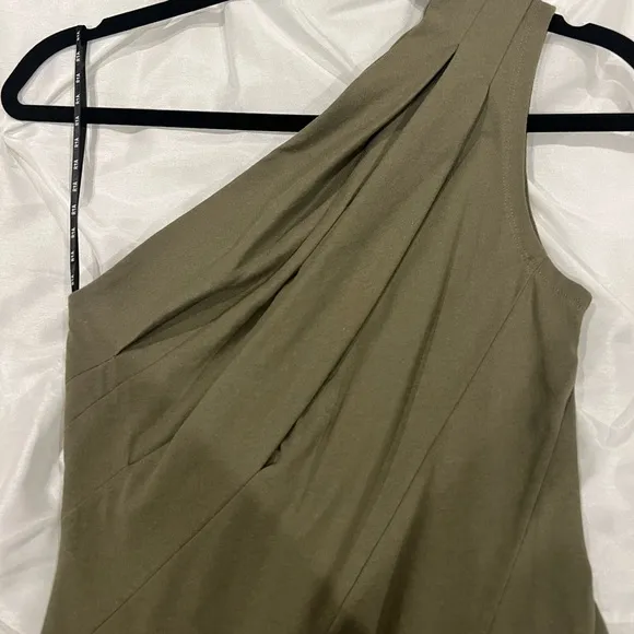 NWOT RTA ARIE DRESS SIZE 0