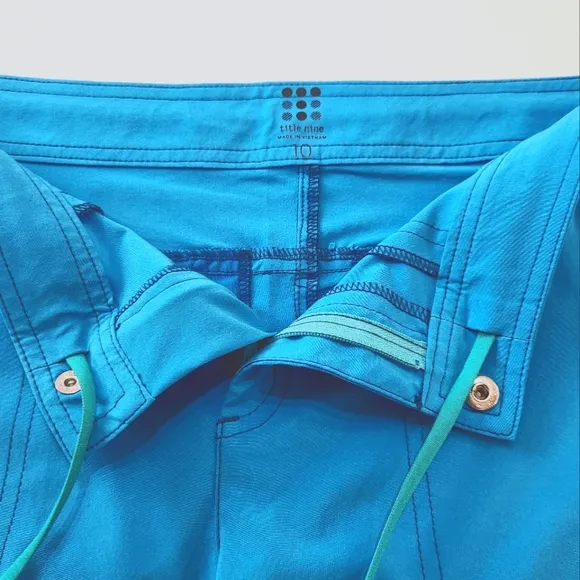 Title Nine Rogue 9&quot; Shorts Mid Rise Turquoise/Aqua Amphibious Women's Size 10